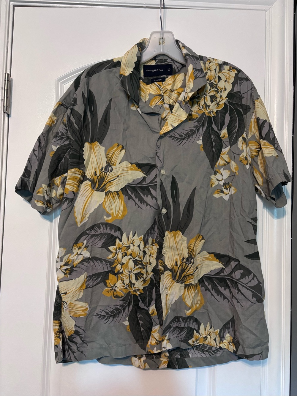 Abercrombie & Fitch Men's Tropical Floral Short-Sleeve Shirt - Gray & Yellow S